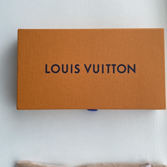 EUC LOUIS VUITTON Black Epi Sarah Wallet Vintage (CA1906) - Picture 14 of 16